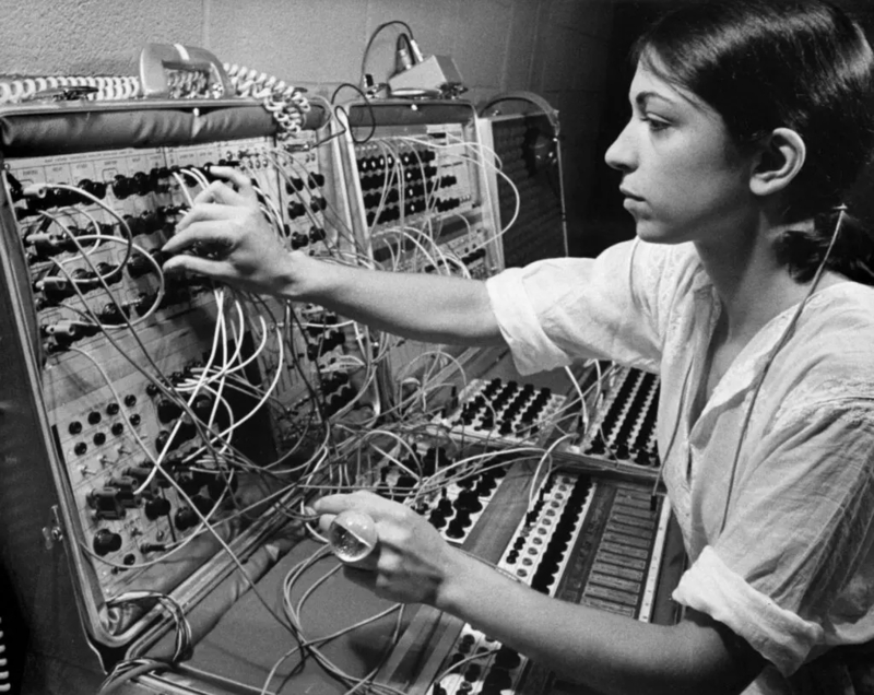 Suzanne-Ciani-dials-1024x815.webp.jpg