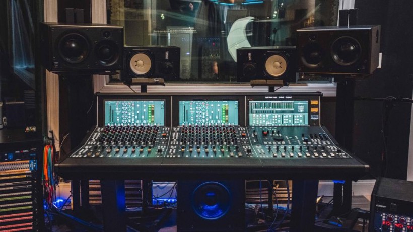 SSL ORACLE 调音台落地 Arch Audio，完成美国首次 Future Analogue 实录项目