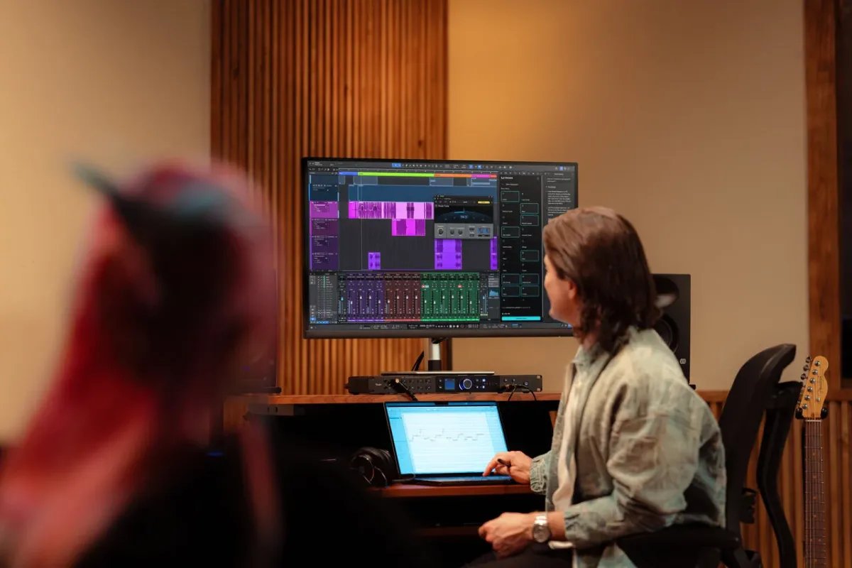 Fender -Studio Pro 8.2
